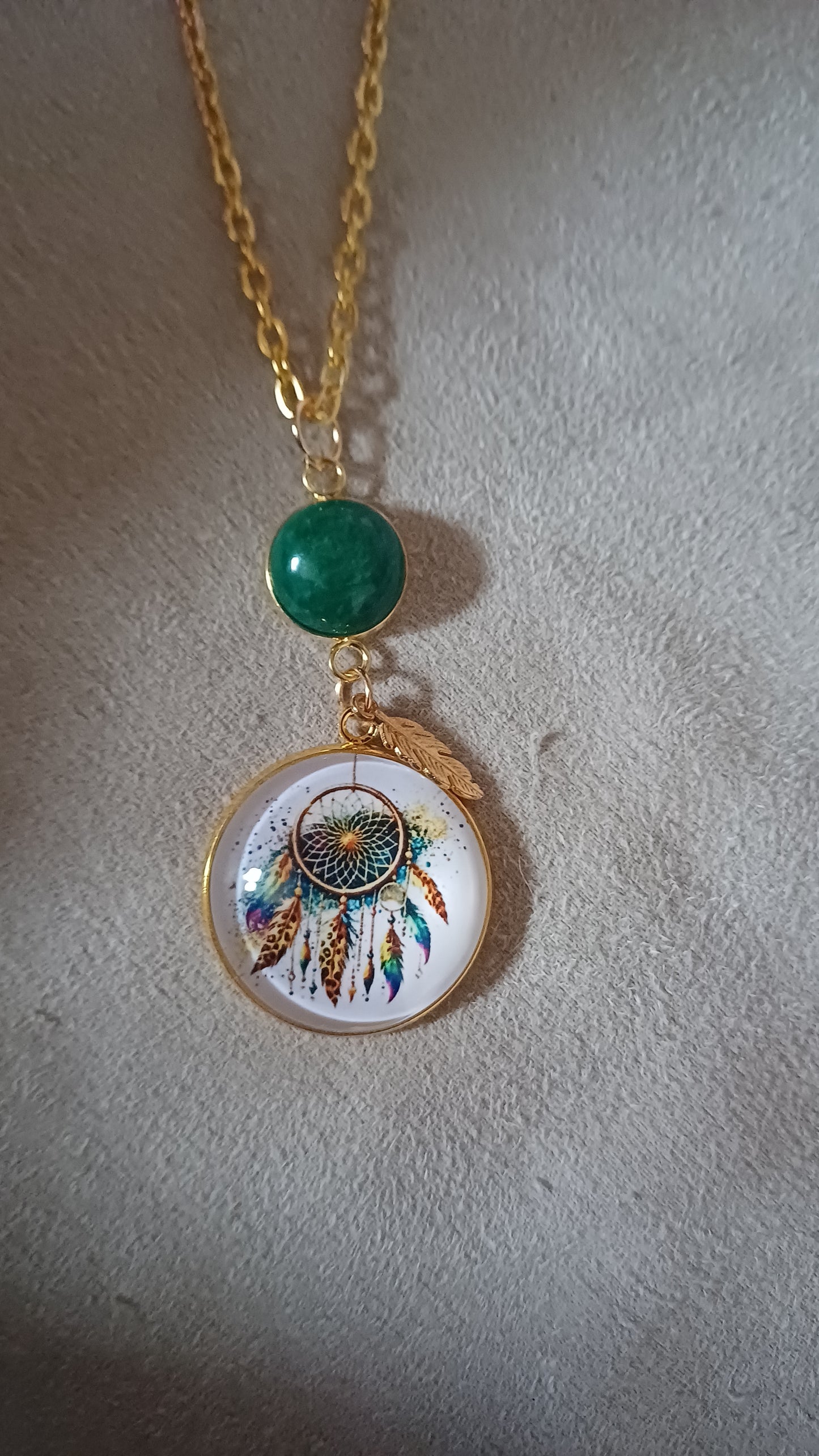Collier "attrape reve" tons verts et pierre verte