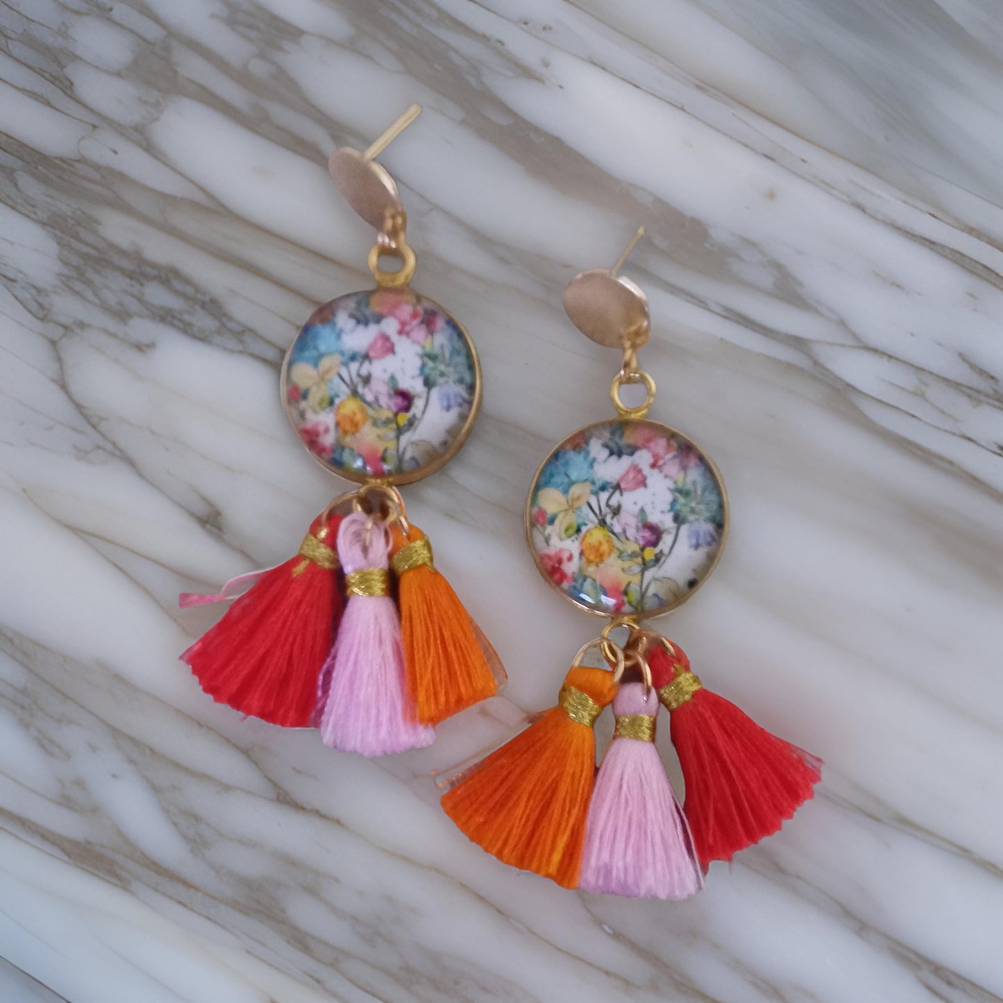 Boucles d oreilles "floral" cabochon et pompons