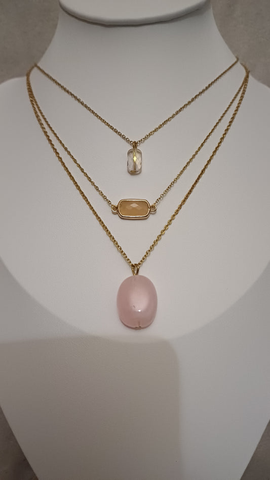 Ensemble de 3 colliers dorés , ton rose poudré