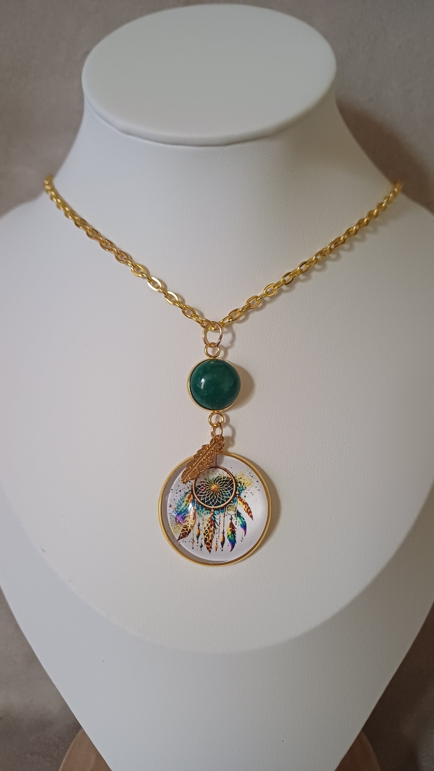 Collier "attrape reve" tons verts et pierre verte