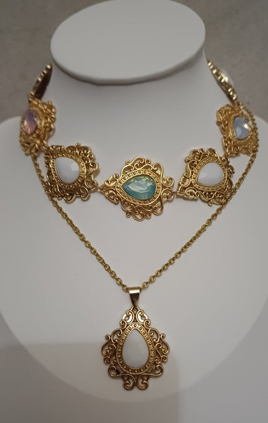 Ensemble de colliers style mediéval, baroque