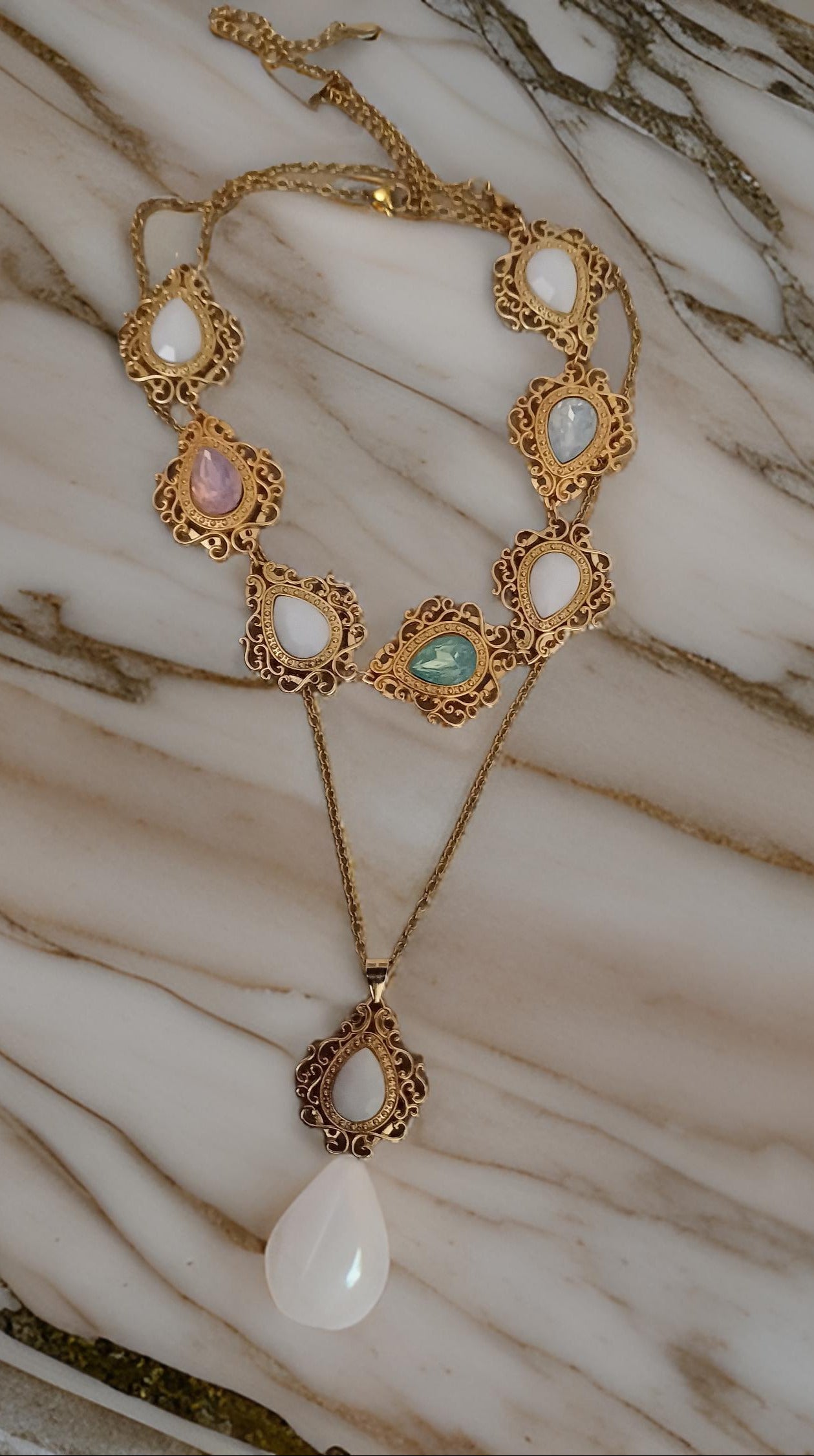 Ensemble de colliers style mediéval, baroque